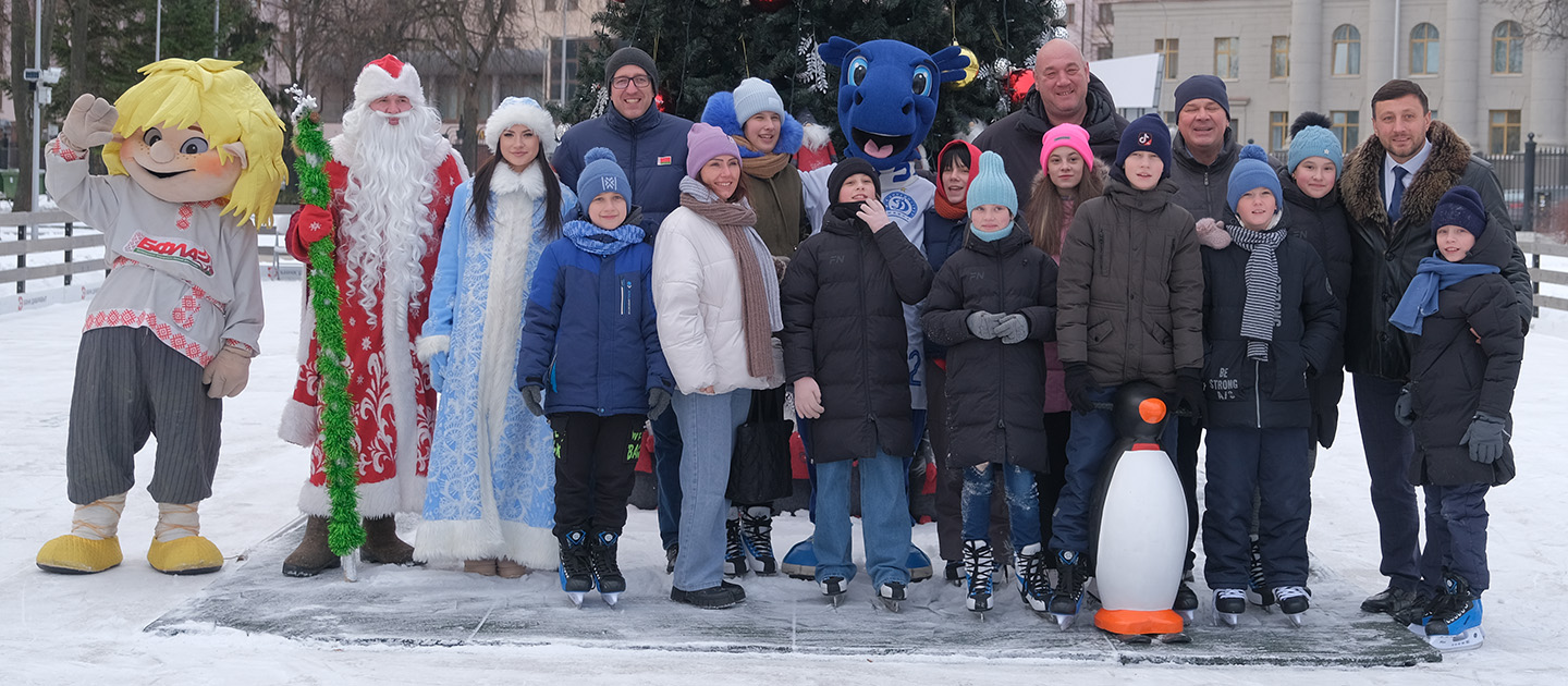 ВОСПИТАННИКИ ДЕТДОМА 